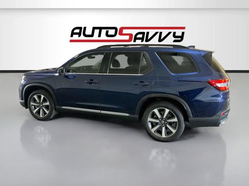 Used 2025 Honda Pilot Touring image 4