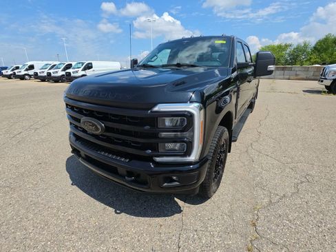 Used 2023 Ford F350 Lariat w/ Black Appearance Package AWD/4WD image 2