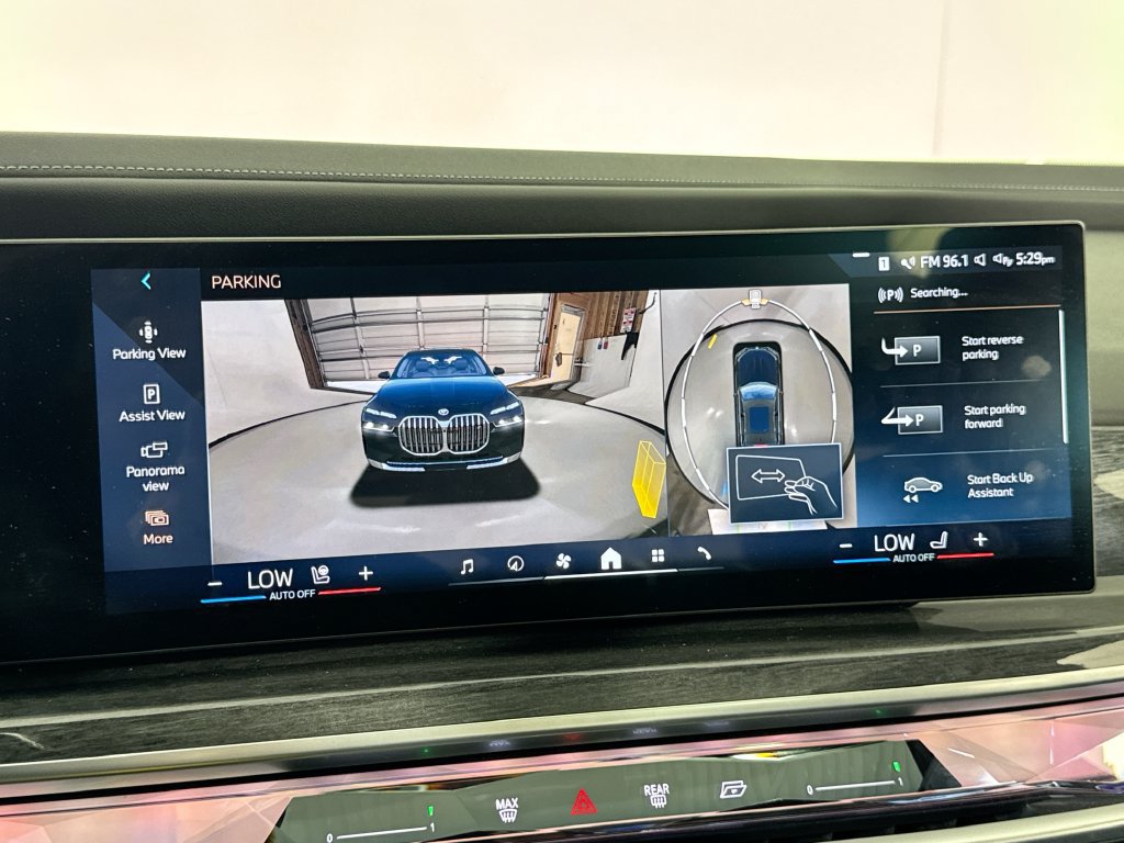 Used 2023 BMW i7 xDrive60 AWD/4WD image 37