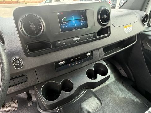 Used 2024 Mercedes-Benz Sprinter 2500 w/ Acoustic Package image 21