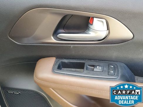 Used 2018 Chrysler Pacifica Limited w/ Tire & Wheel Group image 47