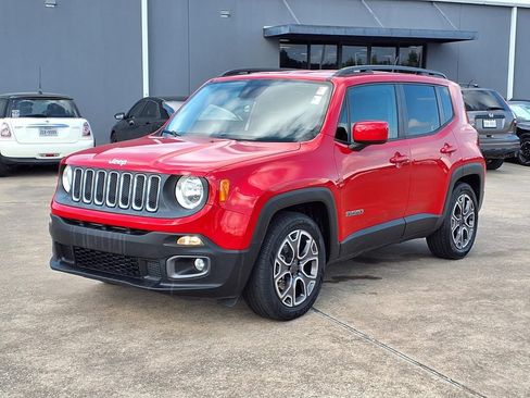 Used 2015 Jeep Renegade Latitude FWD image 3