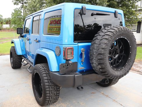 Used 2015 Jeep Wrangler Unlimited Sahara AWD/4WD image 7