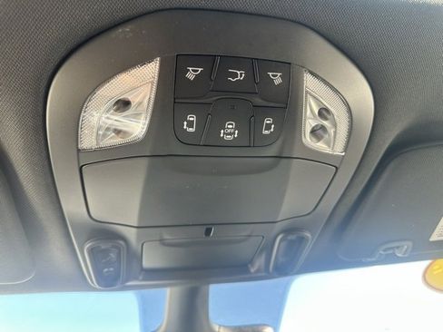 New 2026 Chrysler Pacifica Limited image 34