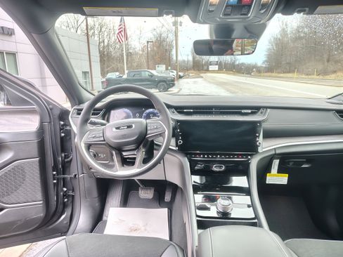 New 2026 Jeep Grand Cherokee Altitude image 21