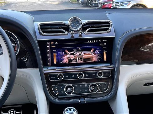 Used 2021 Bentley Bentayga image 6
