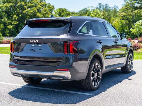 Used 2025 Kia Sorento EX w/ Panoramic Sunroof Package FWD image 7