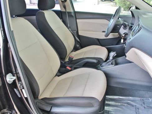 Used 2022 Hyundai Accent SE w/ Cargo Package image 16