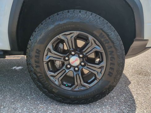 Used 2024 GMC Canyon Elevation w/ Trailering Package image 11