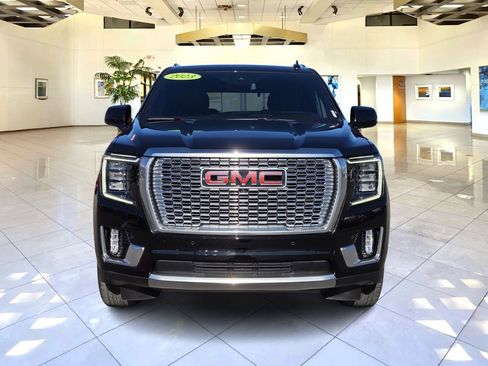 Used 2023 GMC Yukon Denali image 2