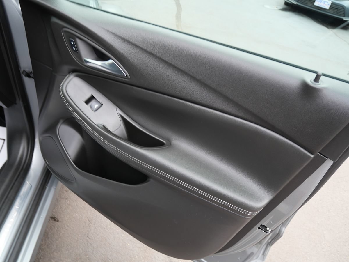 Used 2023 Buick Encore GX Select w/ Sport Touring Package FWD image 32