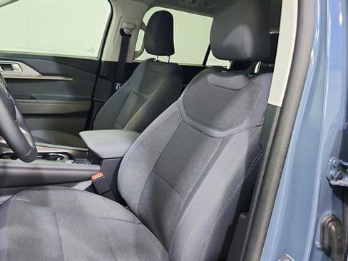 Used 2025 Ford Explorer Active RWD image 12