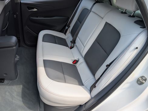Used 2019 Chevrolet Bolt Premier w/ Infotainment Package FWD image 17
