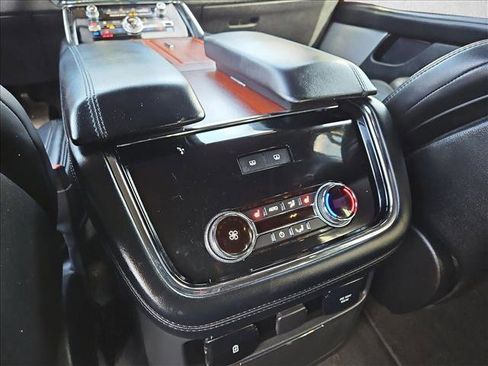 Used 2020 Lincoln Navigator Reserve w/ Luxury Package image 18