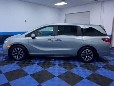 Certified 2025 Honda Odyssey EX-L image 5