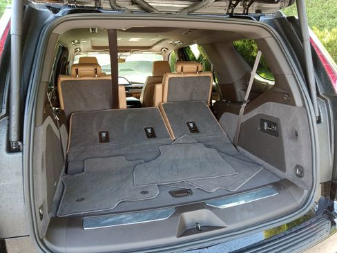 Used 2023 Cadillac Escalade Sport w/ Touring Package AWD/4WD image 28