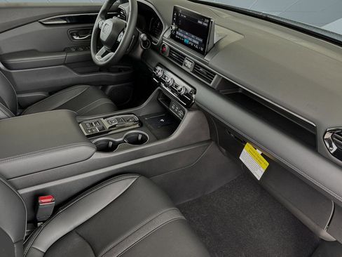 New 2025 Honda Pilot Touring image 24