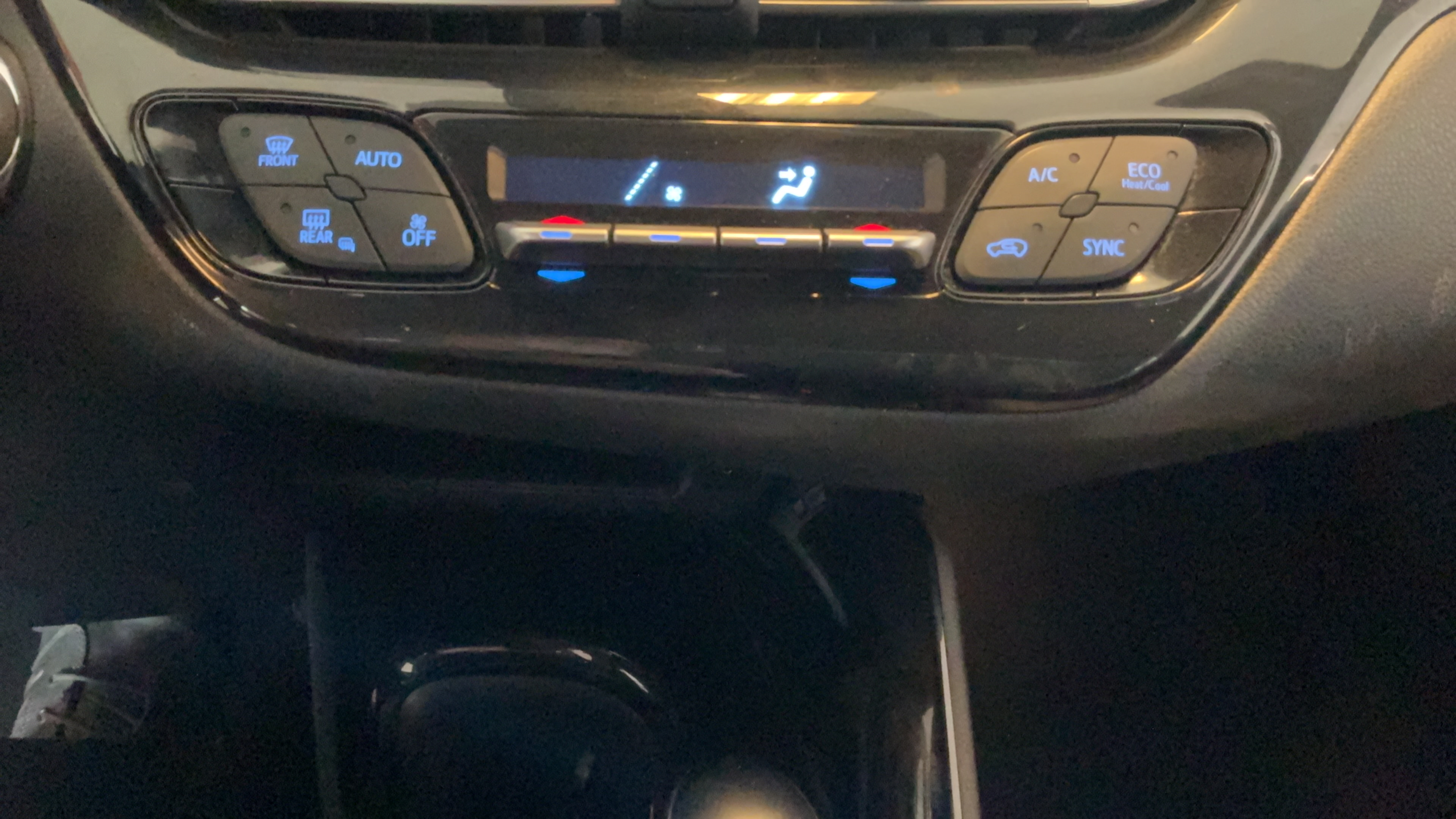 Used 2019 Toyota C-HR XLE FWD image 15