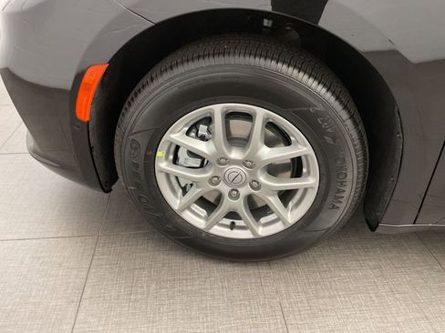 New 2026 Chrysler Pacifica Select image 8