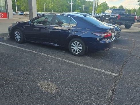 Used 2021 Toyota Camry LE FWD image 5