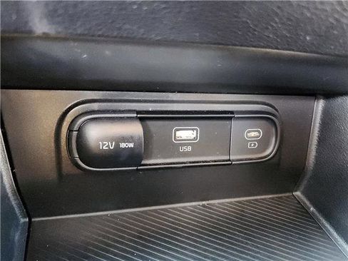 Used 2025 Kia Sportage LX image 18