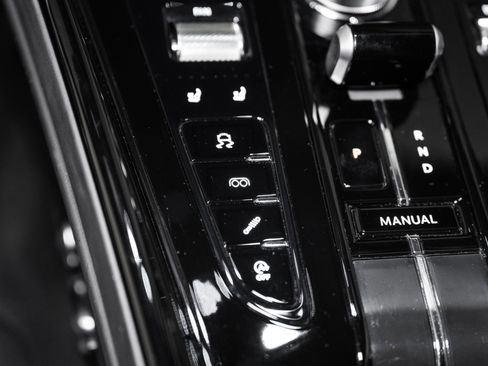 Used 2024 Aston Martin DB12 Coupe image 34