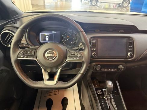 Used 2023 Nissan Kicks SR image 4