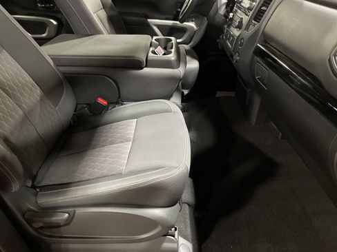 Used 2024 Nissan Titan SV image 15