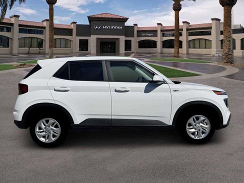 New 2026 Hyundai Venue SE FWD image 9