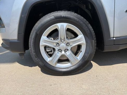 Used 2024 Jeep Compass Latitude AWD/4WD image 17