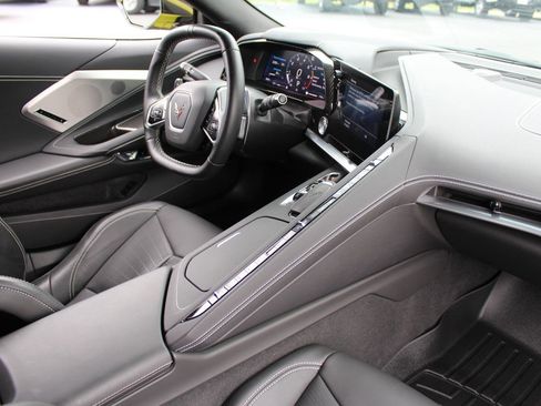 Used 2022 Chevrolet Corvette Stingray Preferred Cpe w/ Z51 Performance Package RWD image 41