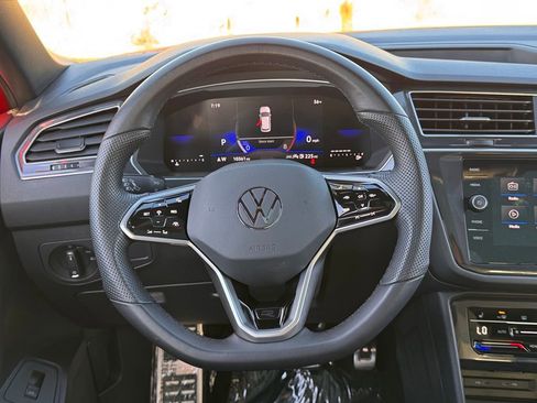 Used 2024 Volkswagen Tiguan SE R-Line image 23