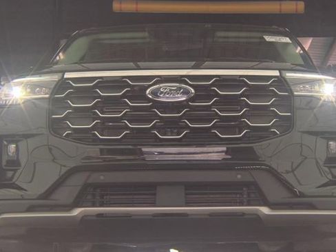 Used 2026 Ford Explorer Platinum w/ LUX Leather Package image 2