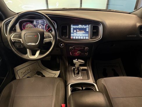 Used 2017 Dodge Charger SXT RWD image 9