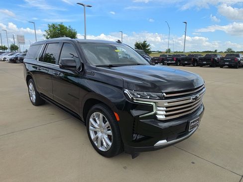 Used 2022 Chevrolet Suburban High Country w/ Max Trailering Package AWD/4WD image 7