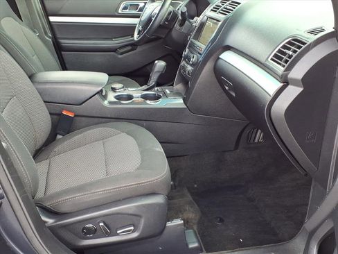 Used 2017 Ford Explorer XLT w/ Equipment Group 201A image 13