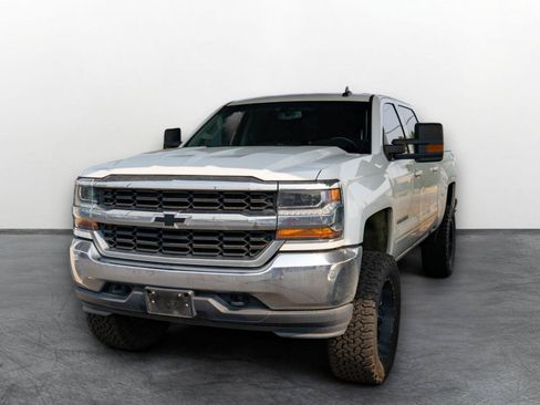 Used 2018 Chevrolet Silverado 1500 LT w/ Max Trailering Package AWD/4WD image 3