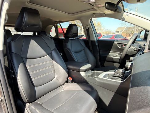 Used 2023 Toyota RAV4 XLE Premium image 15