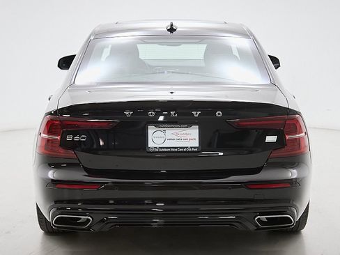 Certified 2022 Volvo S60 T8 R-Design image 8