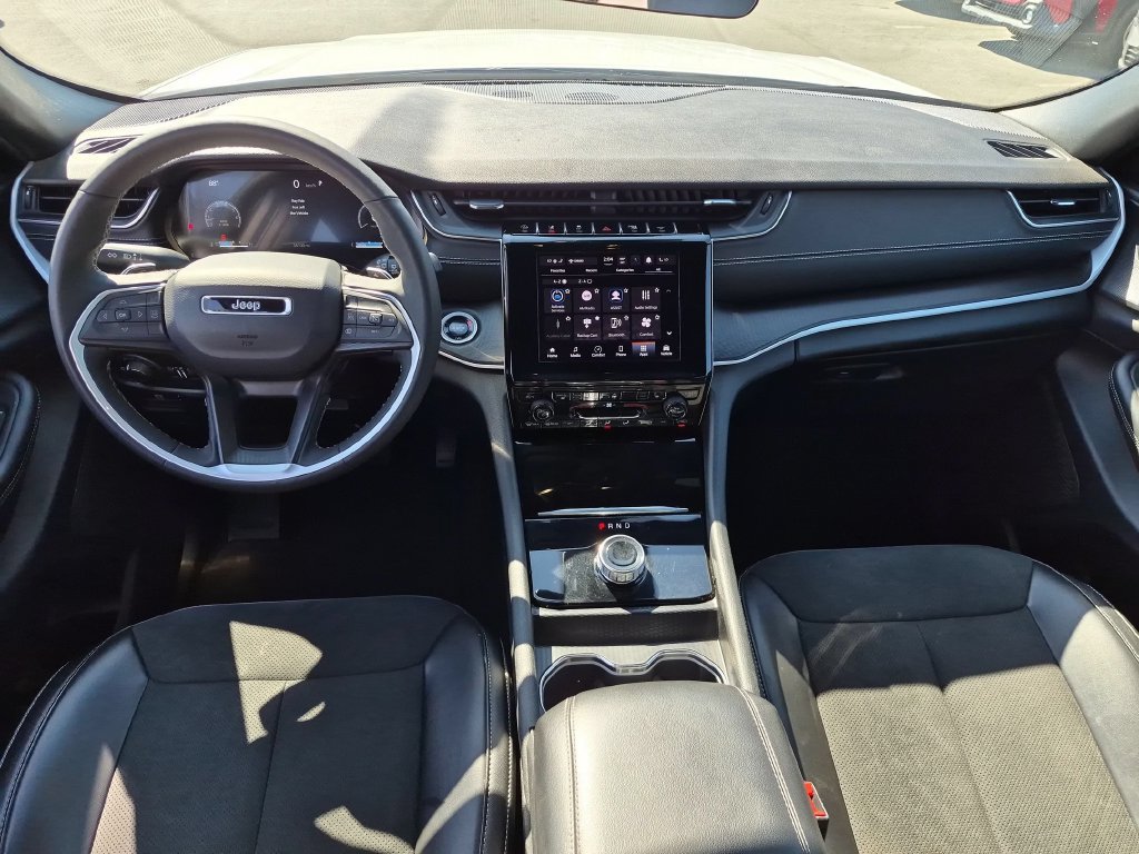 Used 2025 Jeep Grand Cherokee Altitude AWD/4WD image 26