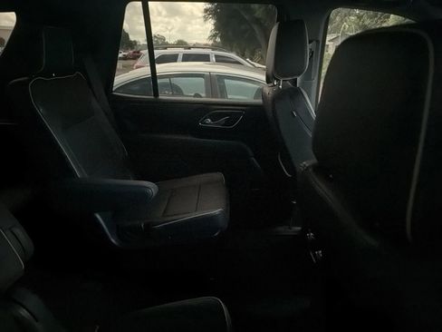Used 2024 GMC Yukon SLT w/ SLT Luxury Package RWD image 9