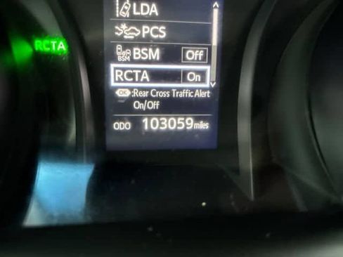 Used 2020 Toyota Camry SE image 16