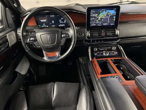 Used 2020 Lincoln Navigator L Reserve w/ Equipment Group 208A Reserve image 9