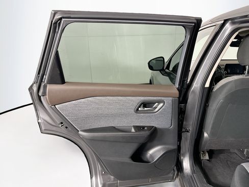 Used 2023 Nissan Rogue SV image 24