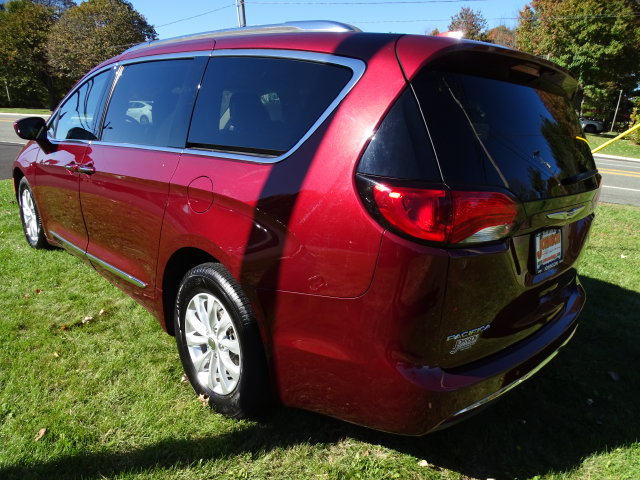 Used 2020 Chrysler Pacifica Touring-L FWD image 19