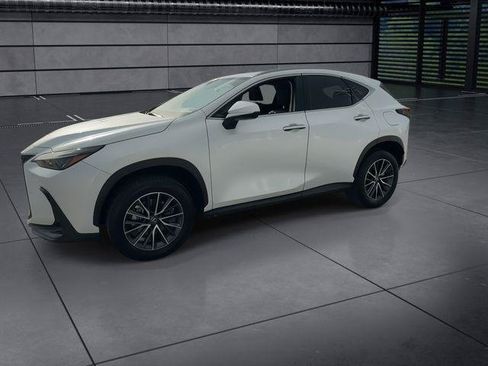 Certified 2025 Lexus NX 250 FWD w/ Towing Package (2000 Lbs) image 4