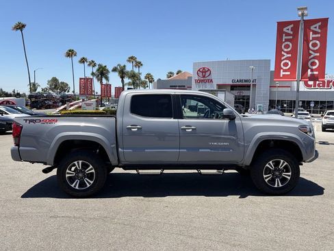 Used 2018 Toyota Tacoma TRD Sport AWD/4WD image 46