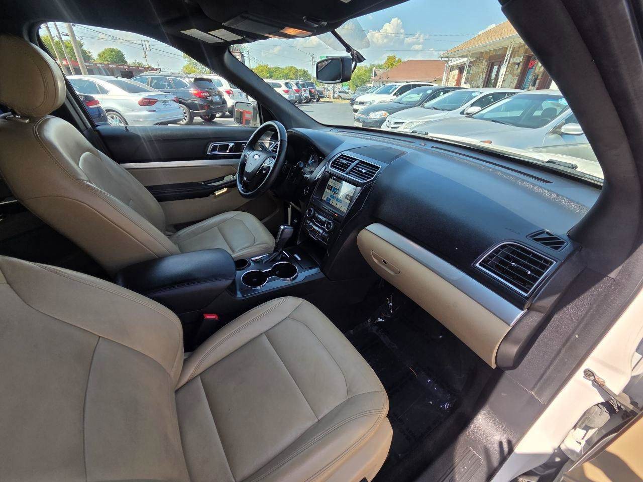 Used 2017 Ford Explorer XLT w/ Equipment Group 202A FWD image 21