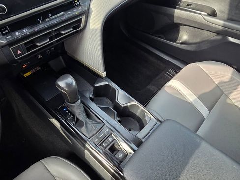 Used 2025 Toyota Camry SE FWD image 18
