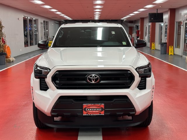 Used 2025 Toyota Tacoma SR w/ SR Upgrade Package AWD/4WD image 8